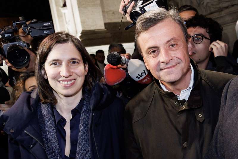 elly-schlein-e-carlo-calenda-fiaccolata-per-navalny-in-campidoglio-1956173.jpg