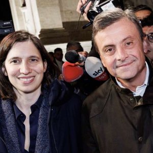 elly-schlein-e-carlo-calenda-fiaccolata-per-navalny-in-campidoglio-1956173.jpg